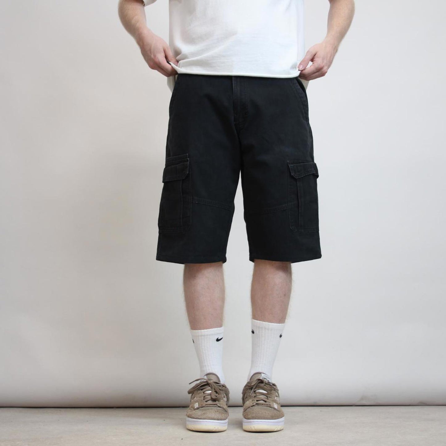 Mens black Wrangler cargo shorts W32