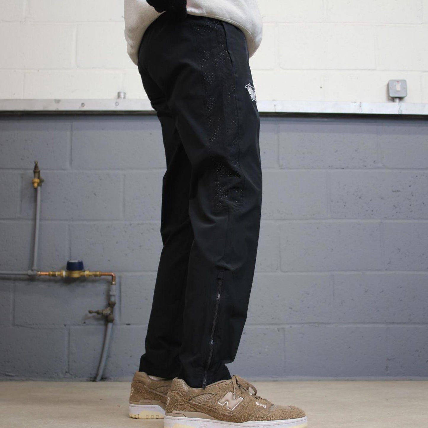 00s Under Armour tracksuit bottoms y2k M black joggers print logo gym wear trackies
