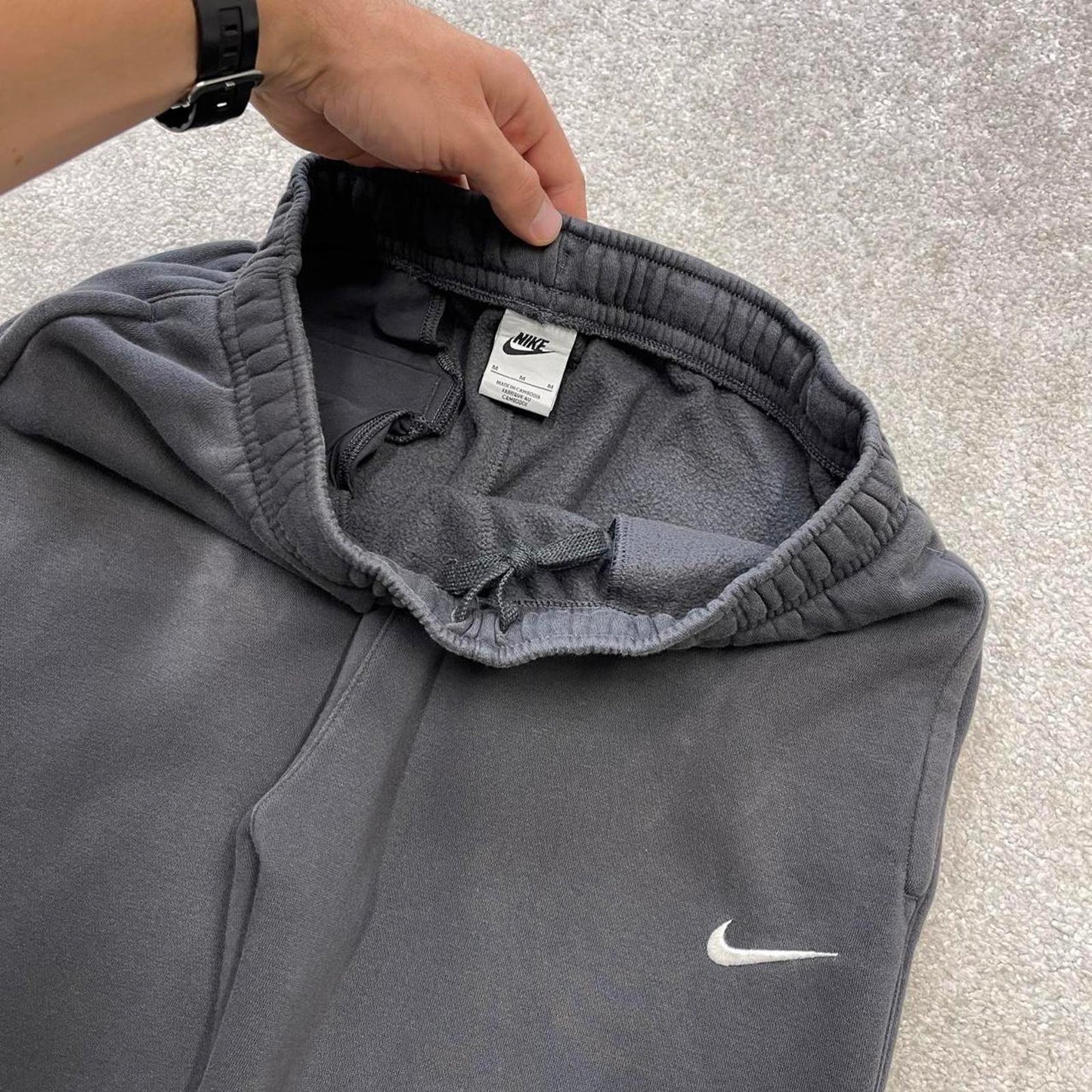 Dark Grey Nike sweatpants medium loose y2k style joggers Swoosh logo gym wear track pants