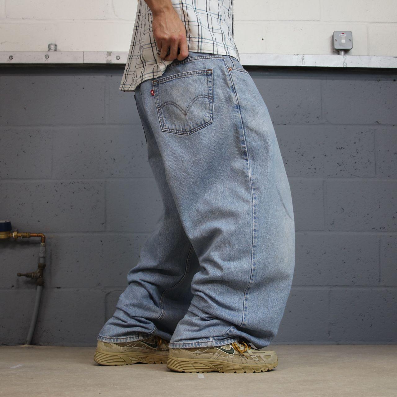 Baggy Levi’s 560 jeans y2k W40L30 blue Loose leg comfort fit denim 2000s style red tab logo jeans
