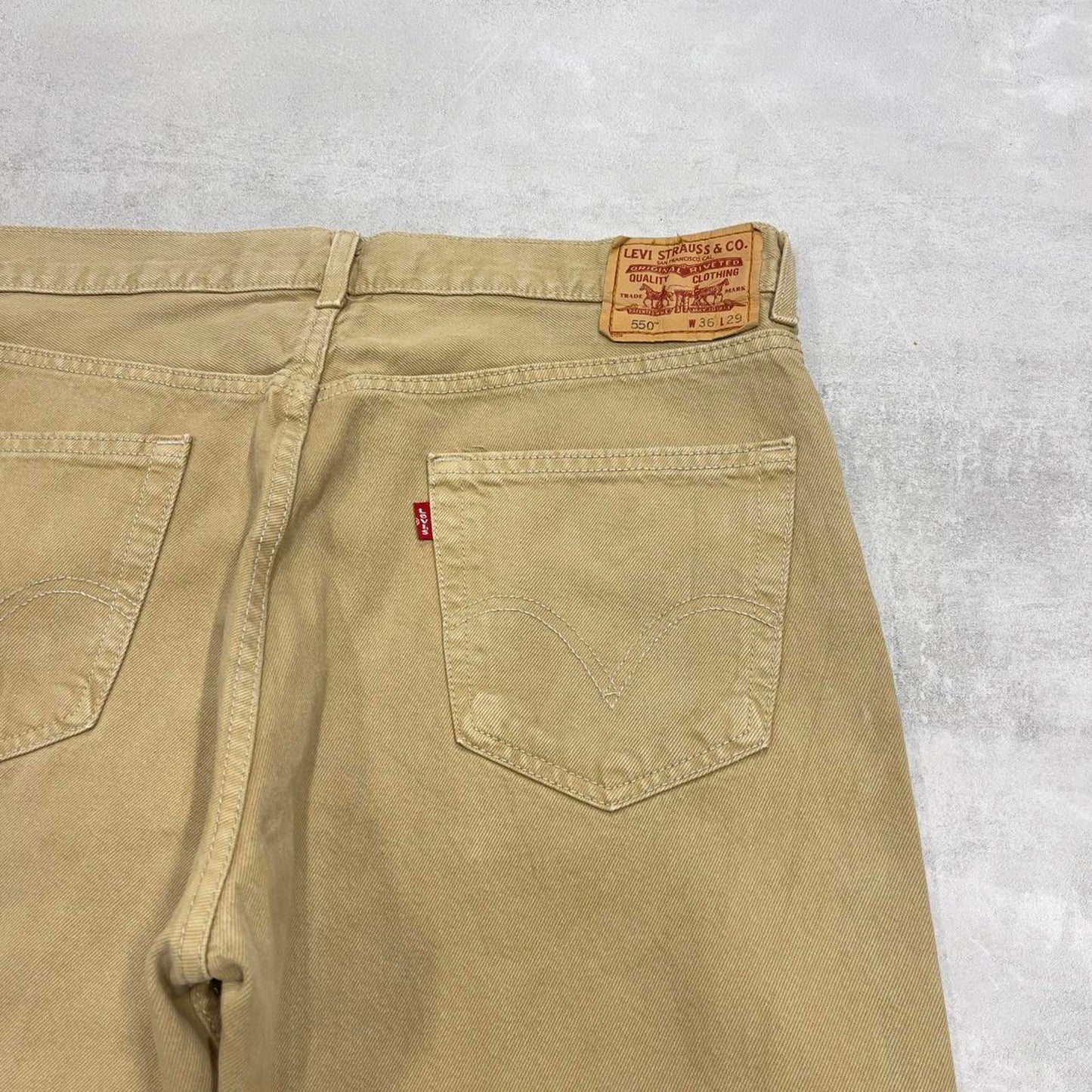 Levis 550 jeans relaxed W36 L29 loose khaki beige 90s style jeans red tab logo