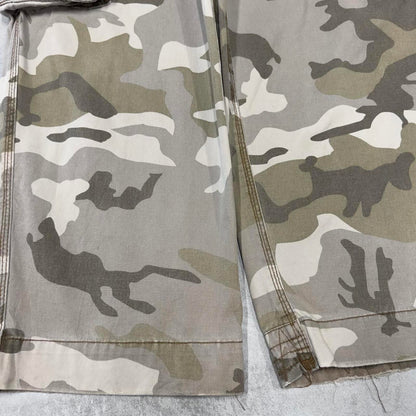 Baggy camo No Boundaries cargo pants W36L28 khaki grey camouflage loose y2k style cargos utility