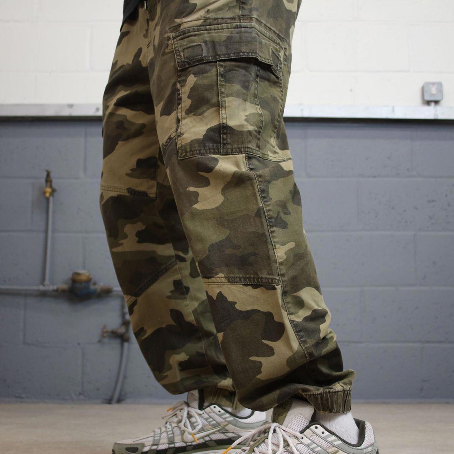 camo Urban Pipeline cargo pants W40L29 khaki green camouflage loose y2k style cargos utility pockets