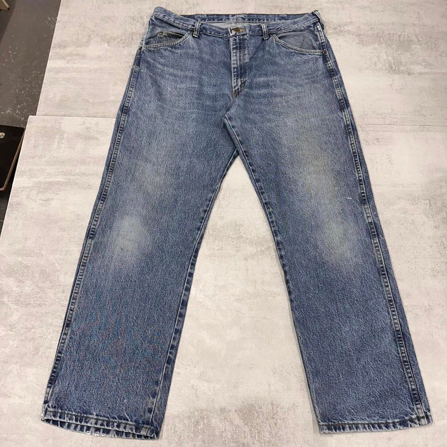 Blue Wrangler jeans W38L30 denim straight leg 90s style jeans