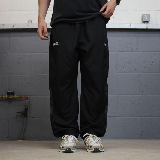 Y2K baggy Nike tracksuit bottoms black Loose floaty unlined swoosh logo track pants