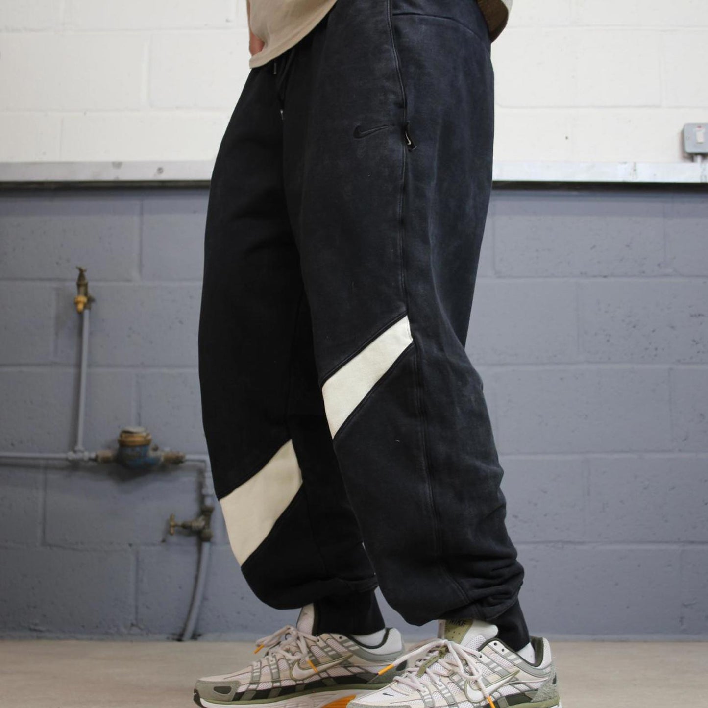 Black baggy Nike joggers L y2k style sportswear track pants loose fit