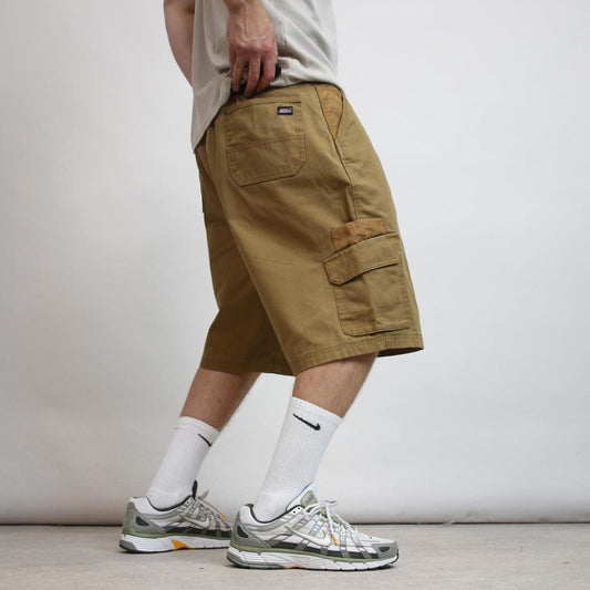 Tan Dickies cargo shorts W44