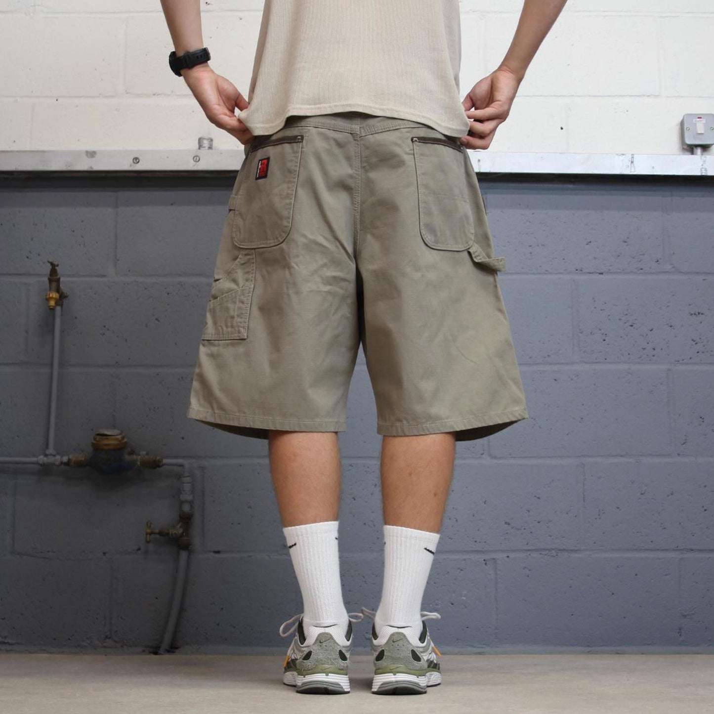 Baggy Wrangler carpenter shorts W40 Loose khaki canvasy skate style shorts