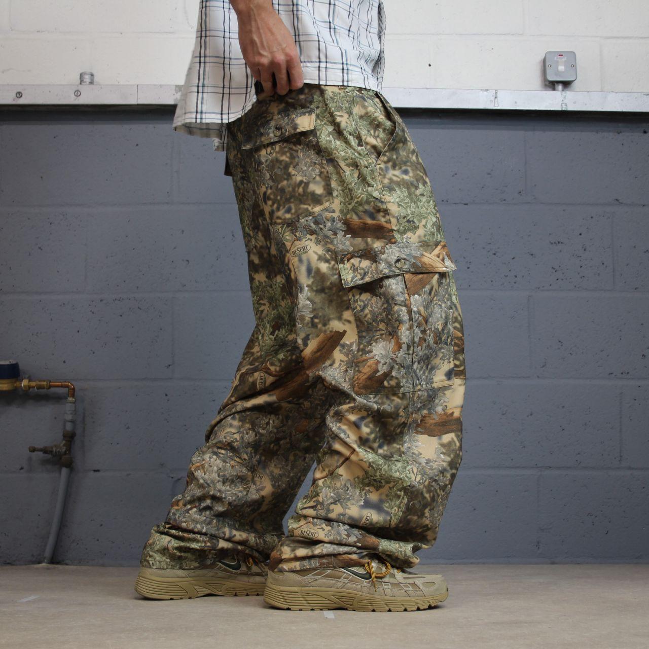 Baggy camo cargo trousers hunting style Y2K khaki camouflage pattern outdoors utility trousers