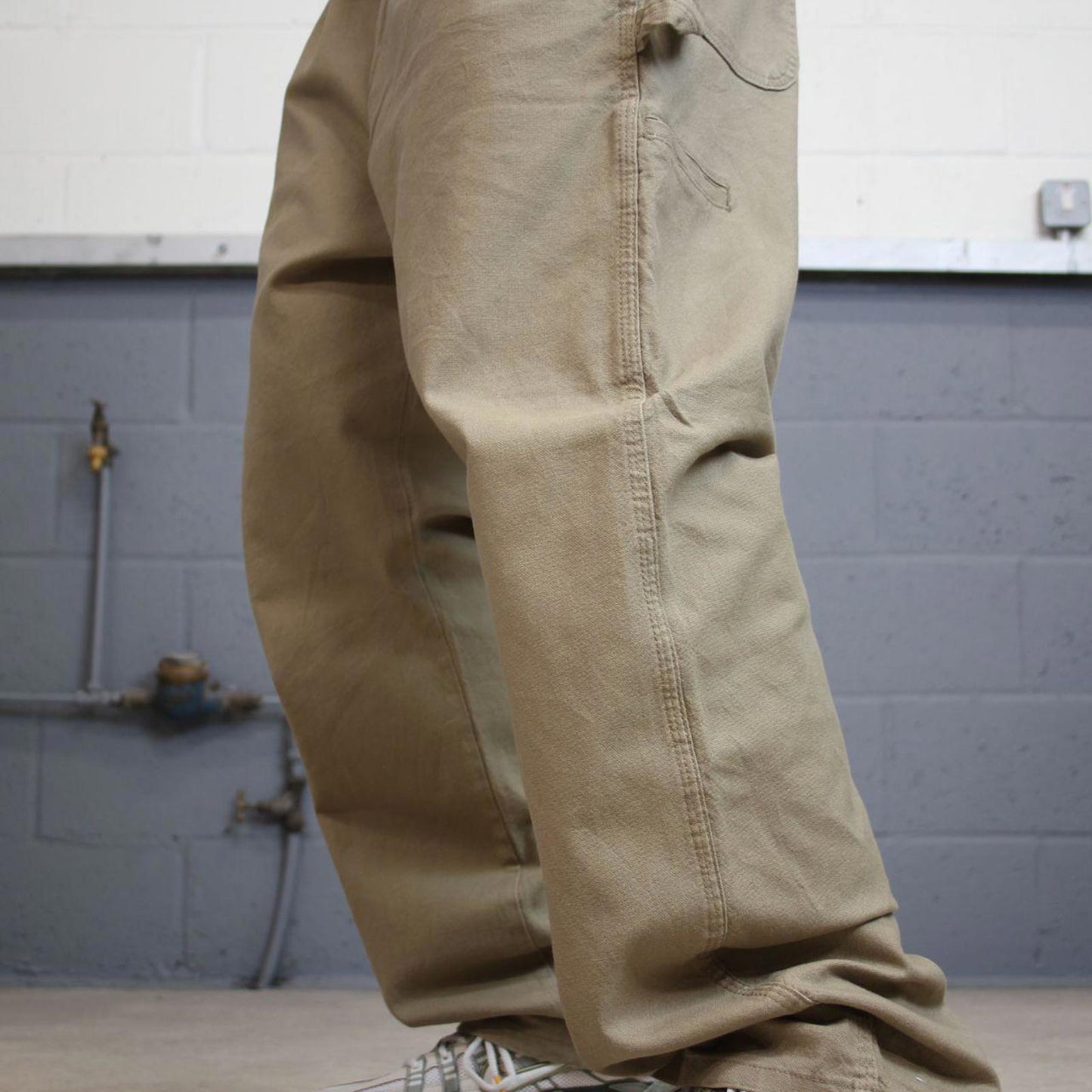 Khaki Wrangler carpenter pants W40L32 loose cargo skater style jeans