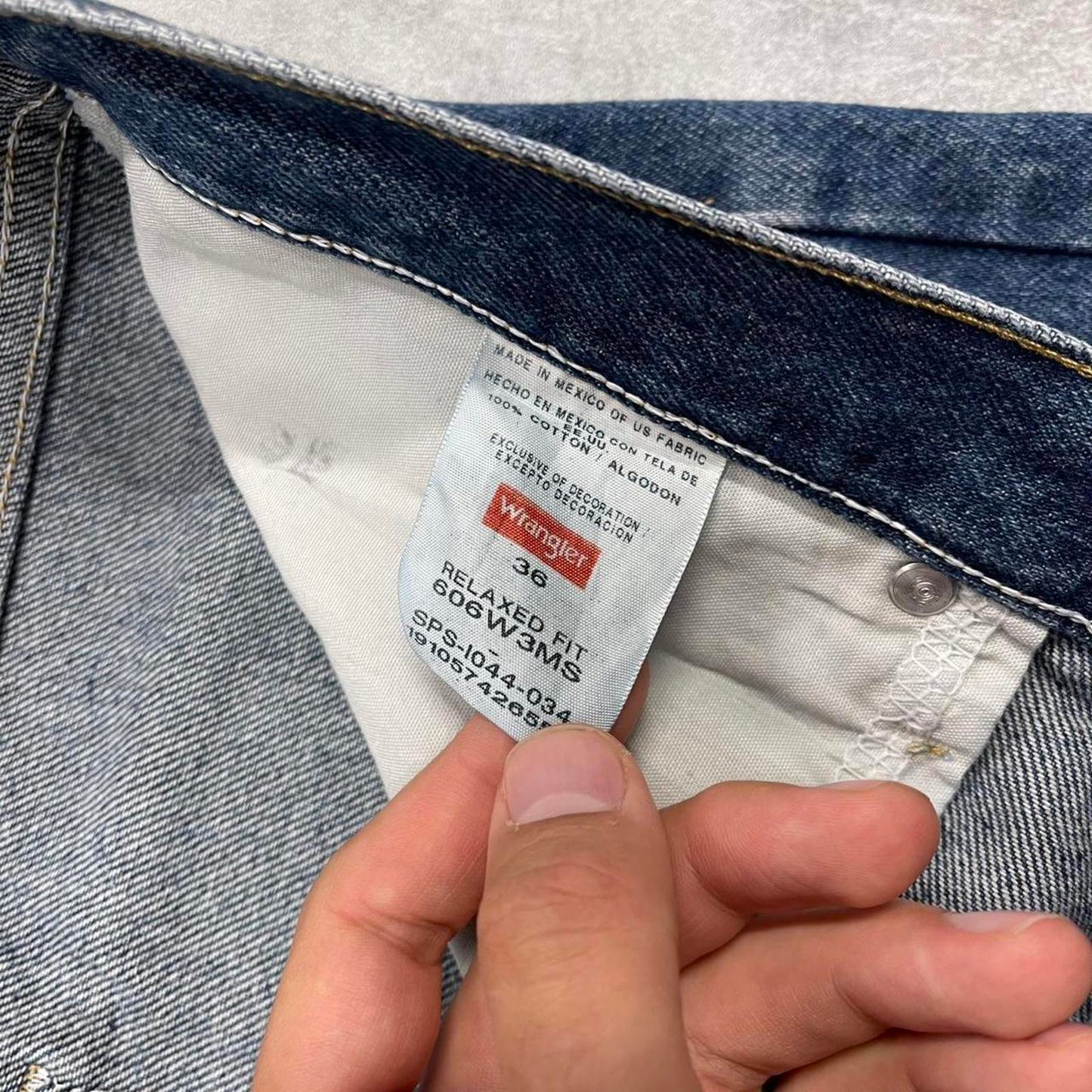 Baggy Wrangler jorts W36 blue denim Y2K skater style jorts waist patch