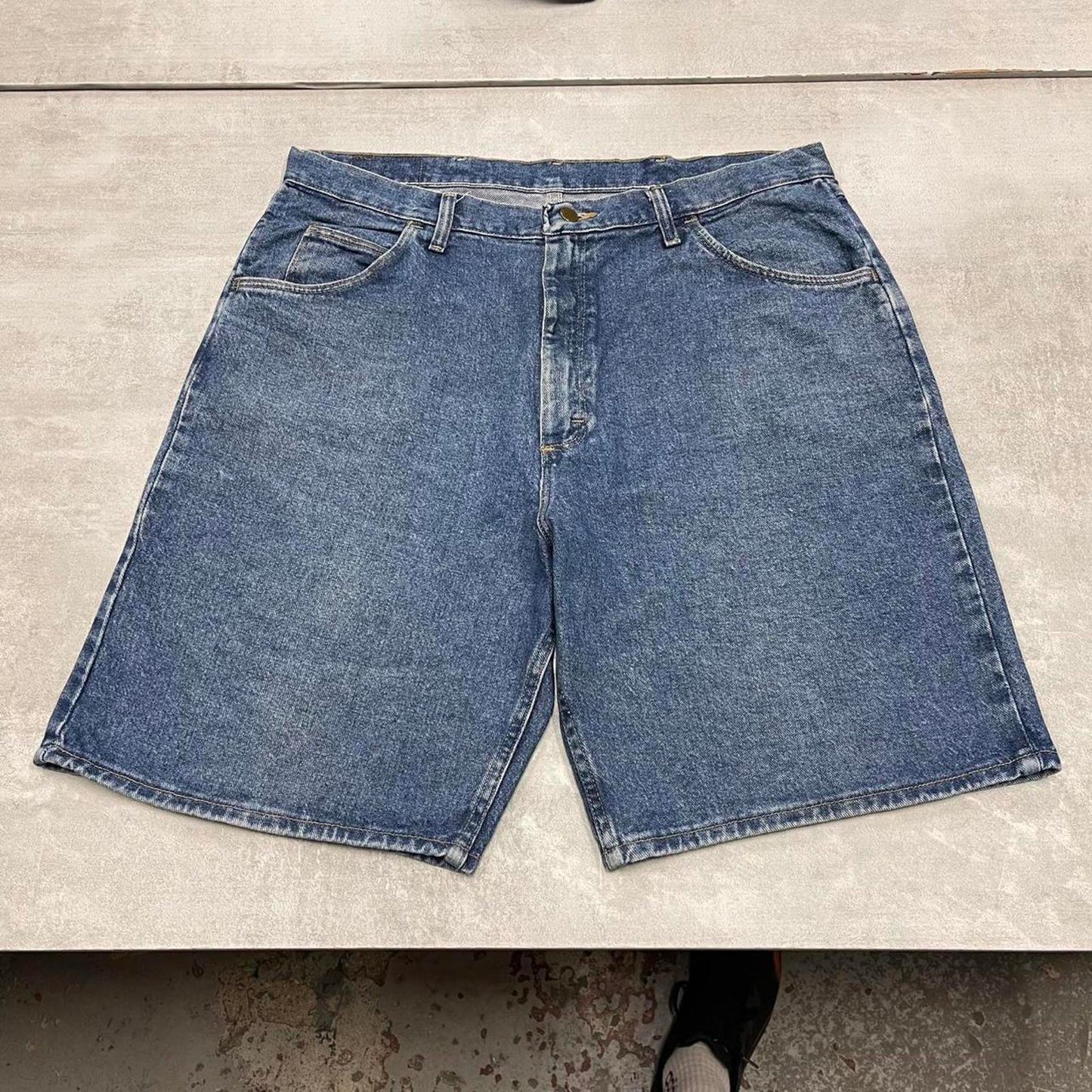 Mens baggy Wrangler denim shorts W38