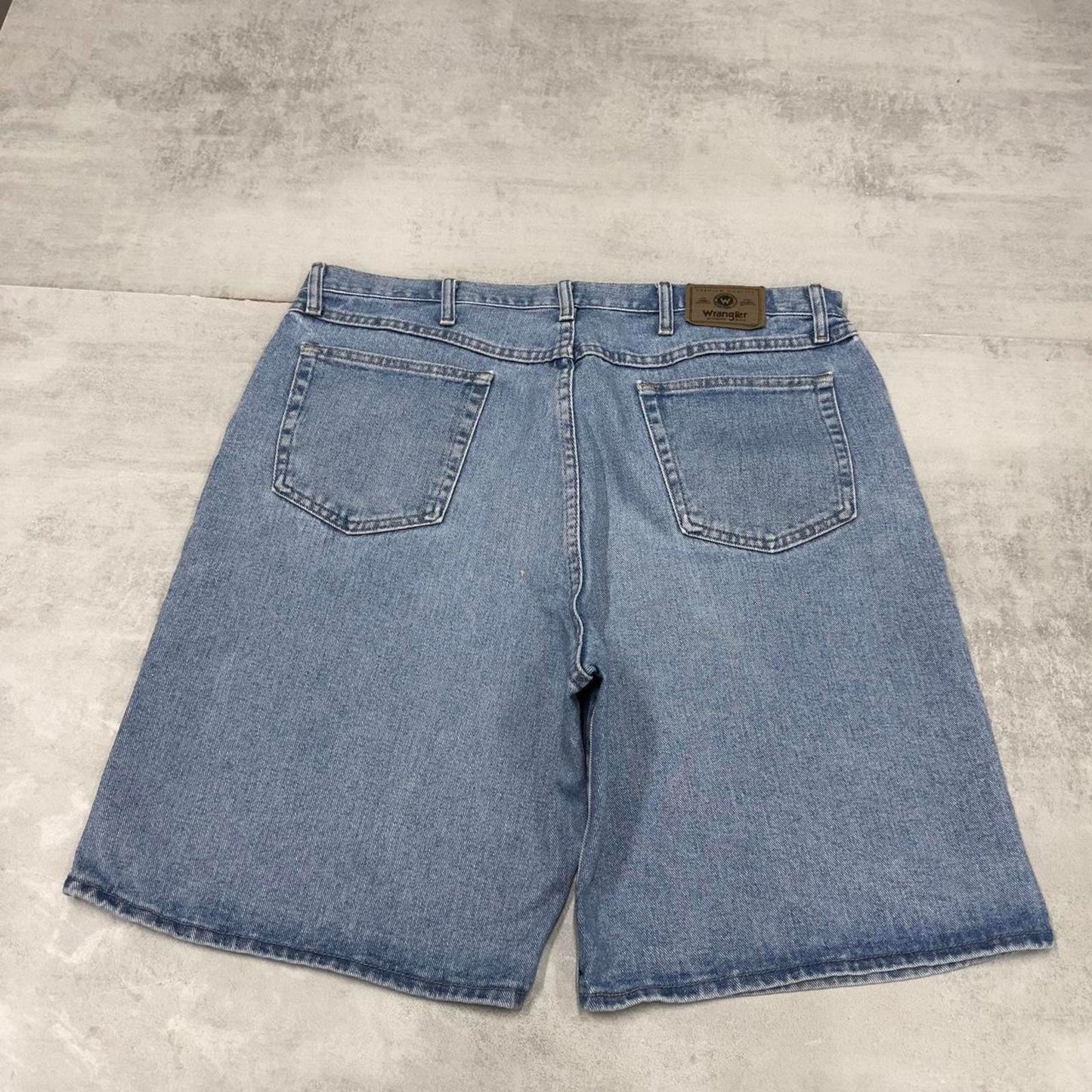 Loose Wrangler jorts W40