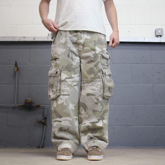 Baggy camo No Boundaries cargo pants W36L28 khaki grey camouflage loose y2k style cargos utility