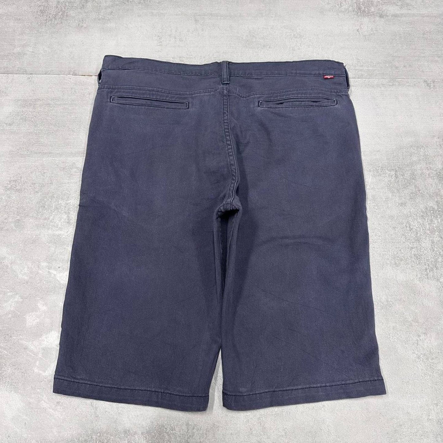 Mens Levi’s shorts W38