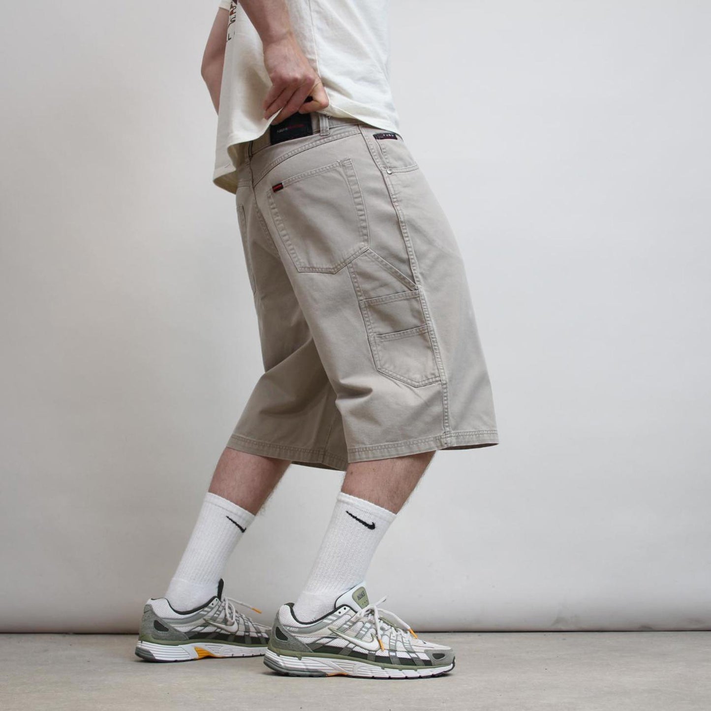 Beige baggy FUBU cargo shorts W36 loose carpenter 90s style skater shorts