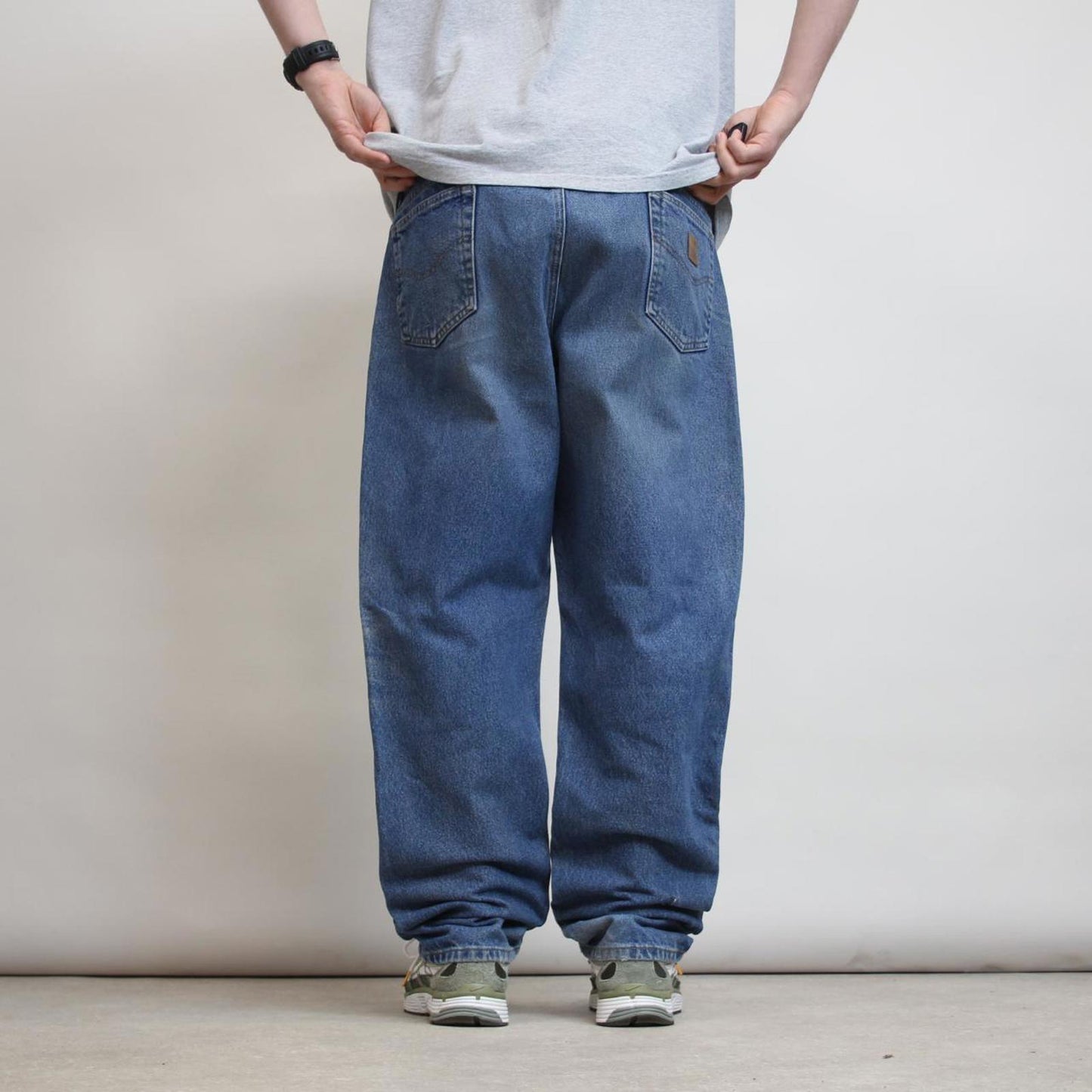 Blue vintage Carhartt jeans W40 L32 Loose traditional fit thick denim work jeans