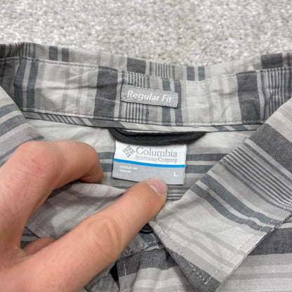 Y2K striped shirt short sleeve Columbia grey Surf style stripey shirt summer festival