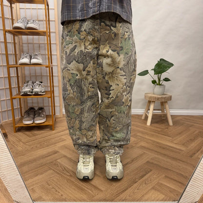 Vintage Cabelas camo Y2K jeans khaki loose insulated hunting style pants