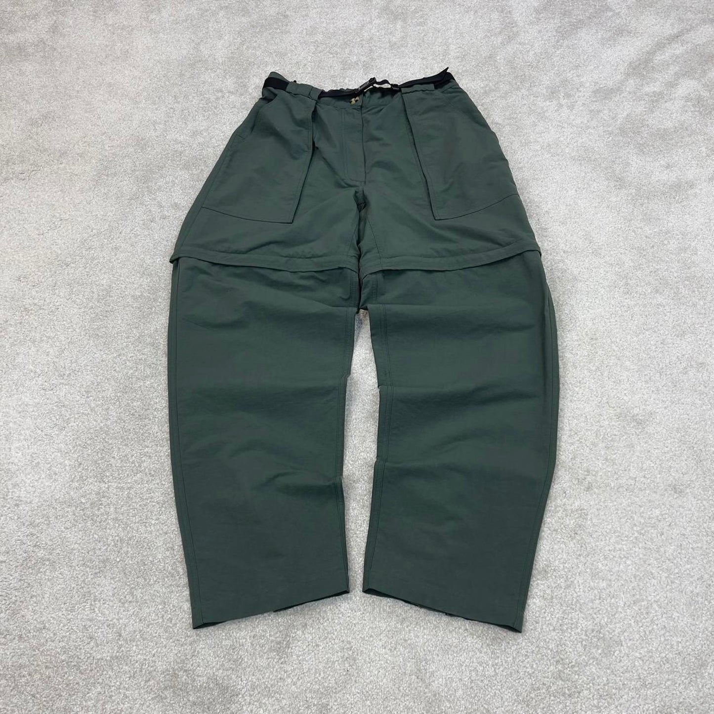 Baggy North Face technical pants Large women's green convertible 2 in 1 shorts / trousers y2k style
