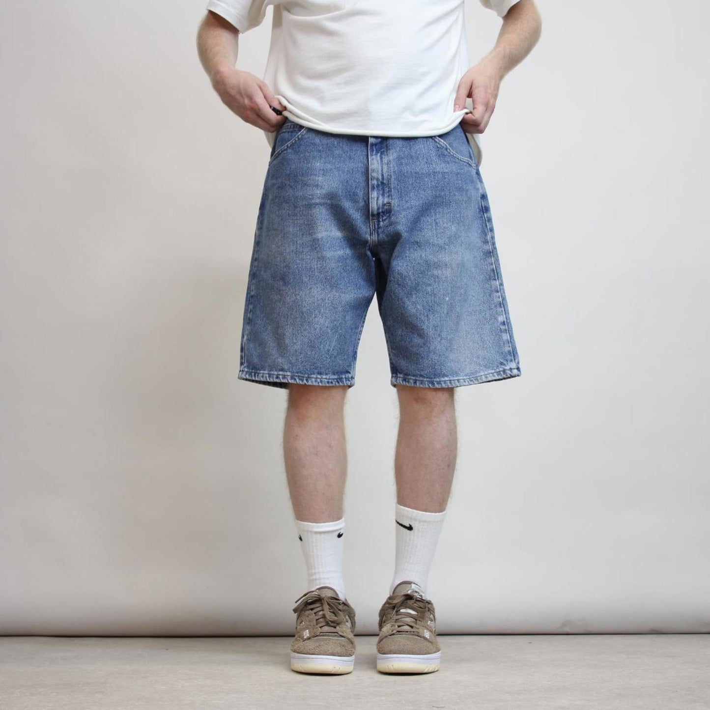 Loose Wrangler jorts W34