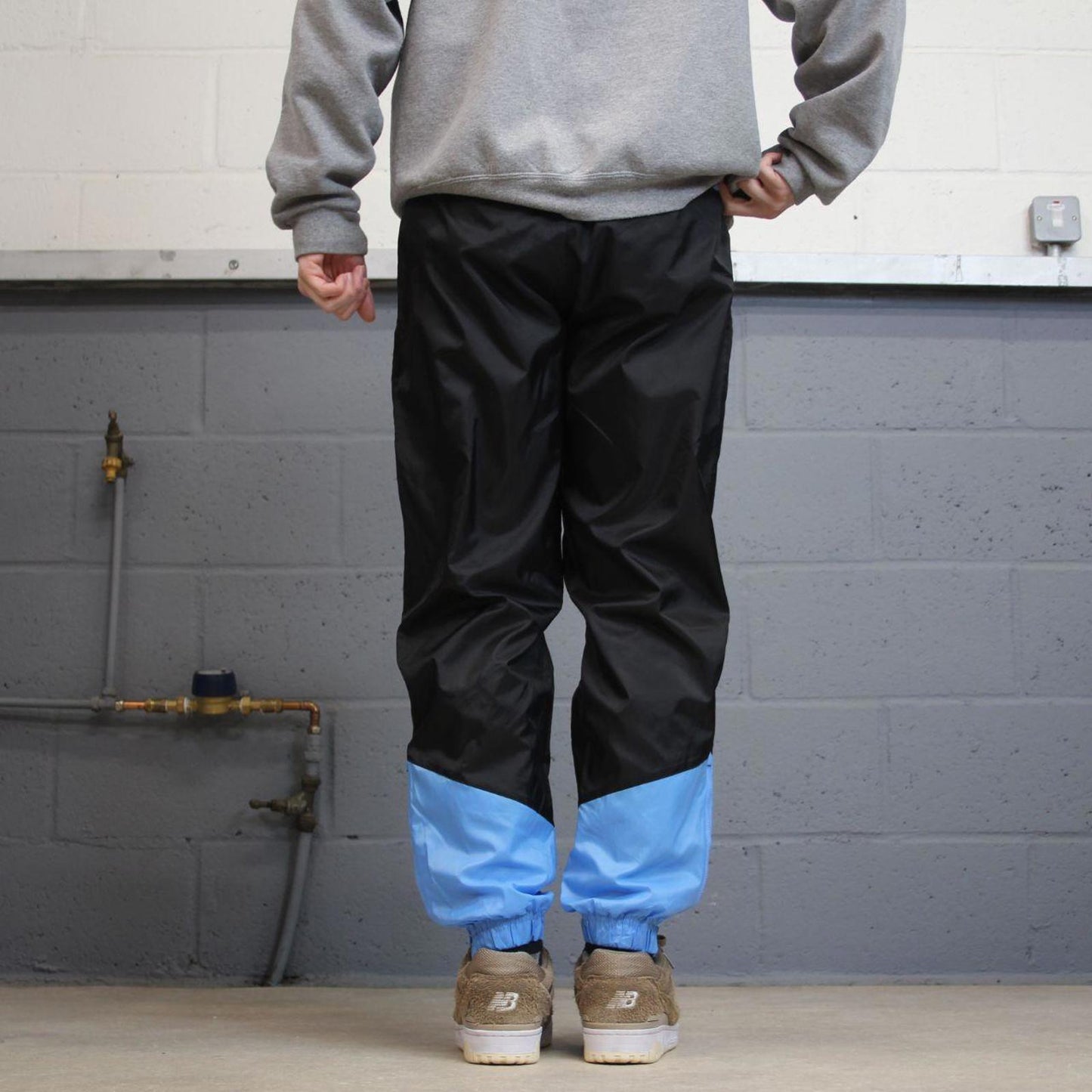 Y2k loose Nike tracksuit bottoms black Loose lined embroidered two tone track pants