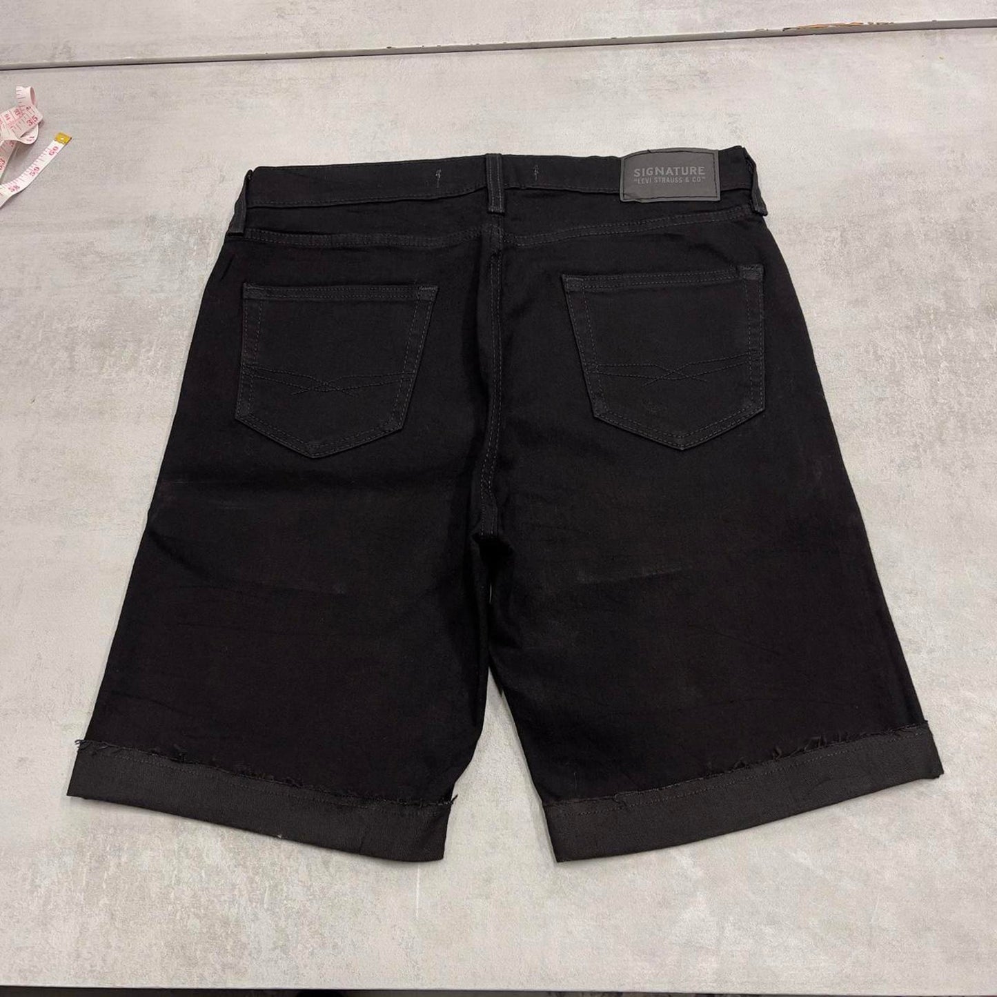 Black Levi’s jorts W32