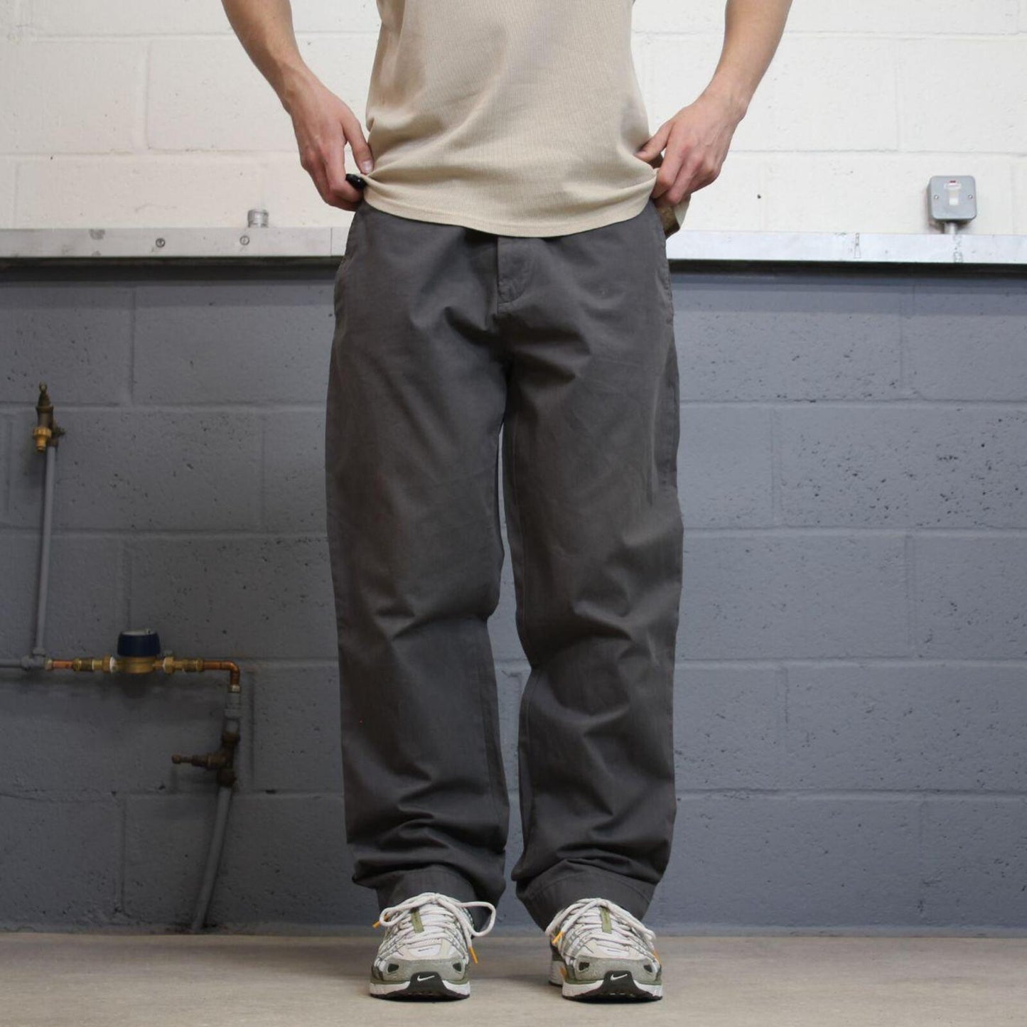 Y2K loose Tommy Hilfiger chino pants grey W38L32 Straight leg chino style trousers