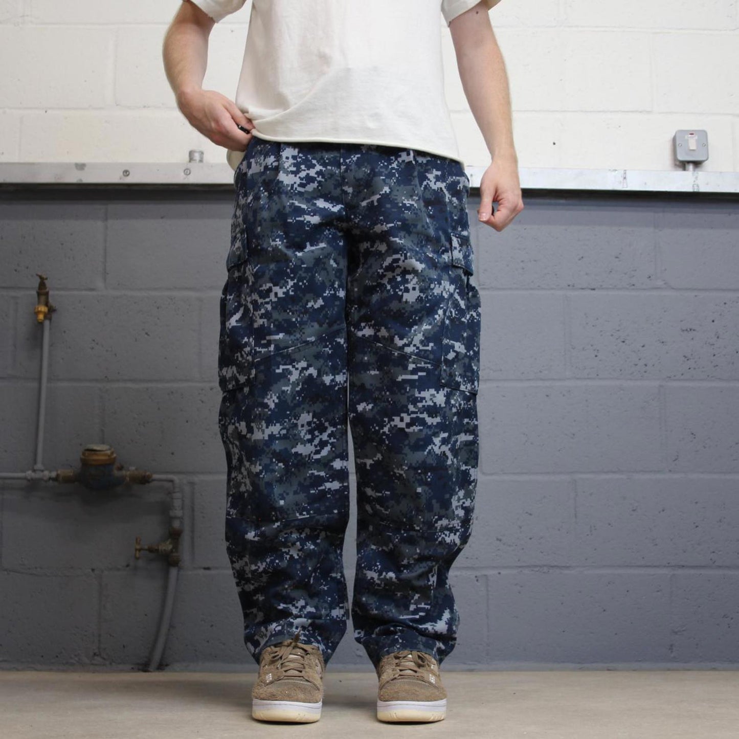 US Navy cargo pants W32L31 baggy blue USN digital camouflage trousers double knee pleated