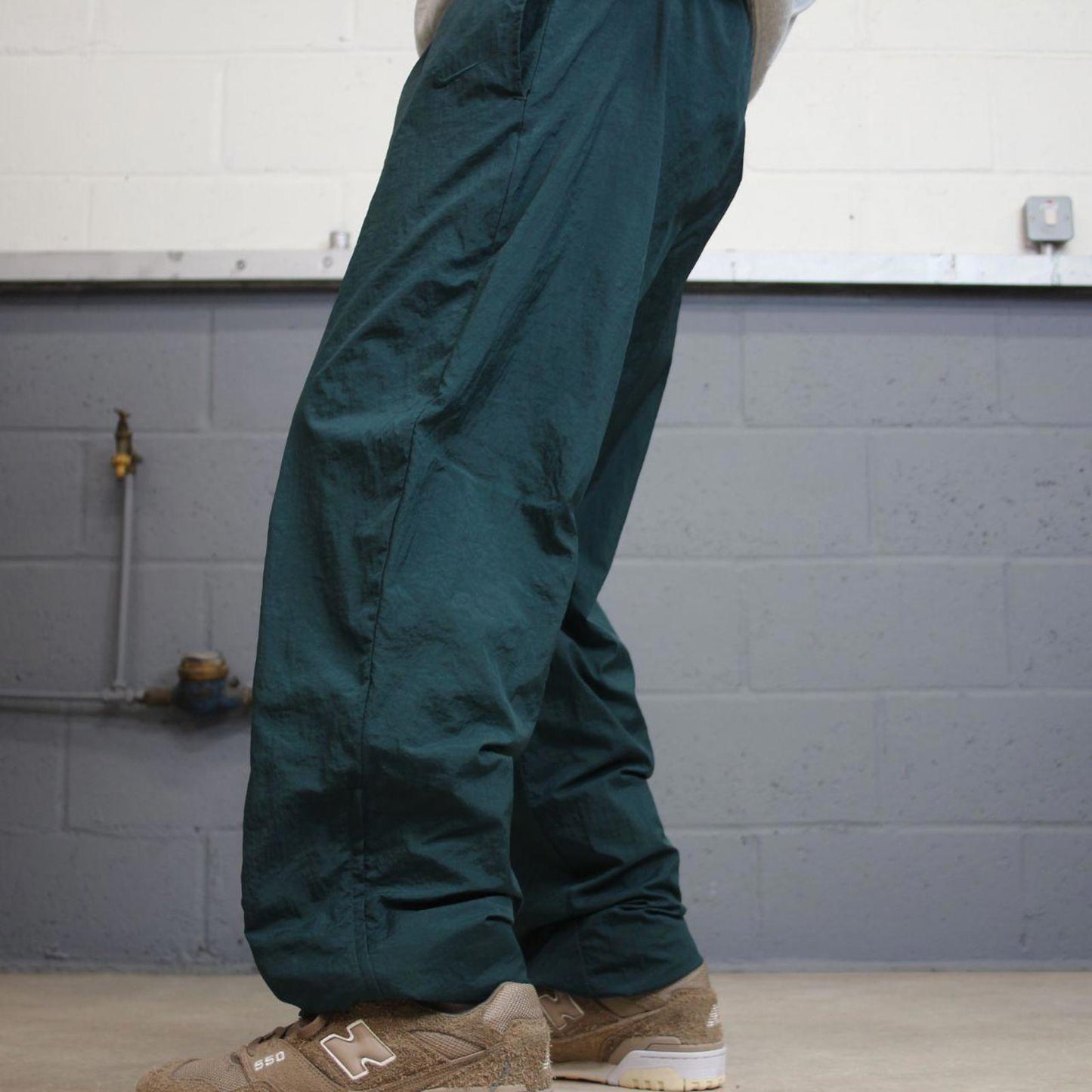 00s baggy Nike tracksuit bottoms green Medium loose y2k style sportswear track pants gym wear