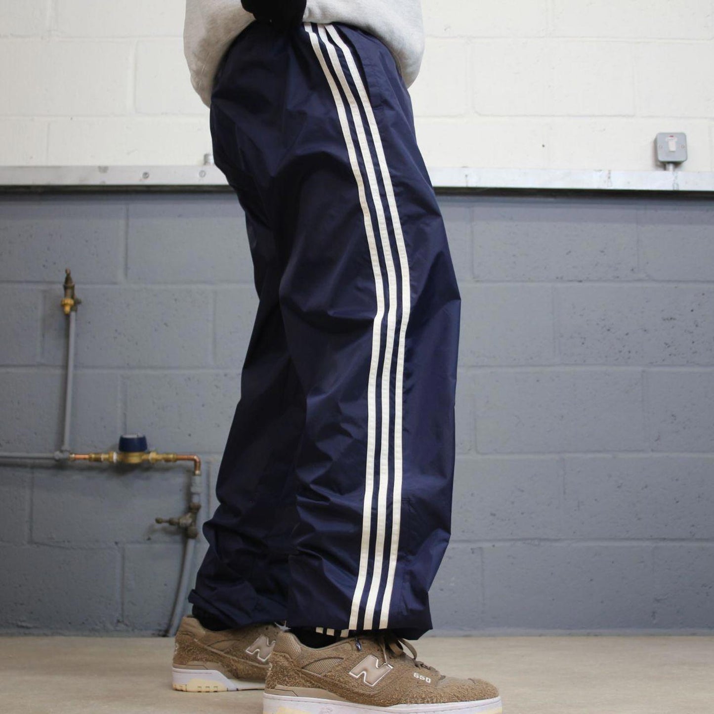 Y2k baggy Adidas tracksuit bottoms L 00s style sportswear joggers unlined track pants logo trackies