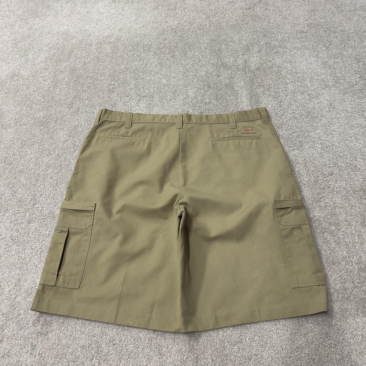 Dickies baggy cargo shorts W42 khaki chino style utility summer festival shorts