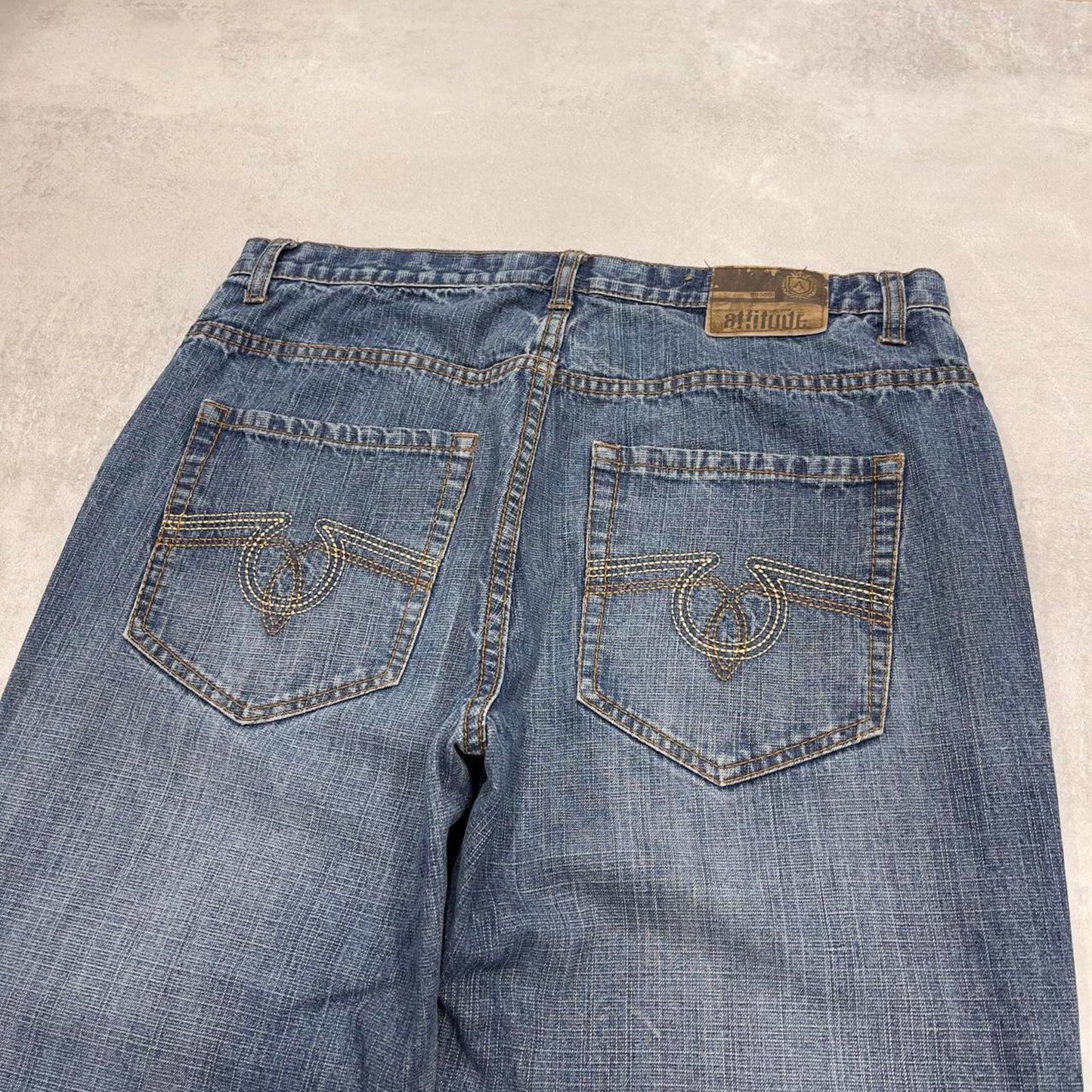 Mens Attitude jeans W34 L32 blue loose denim 90s style embroidered design skate jeans