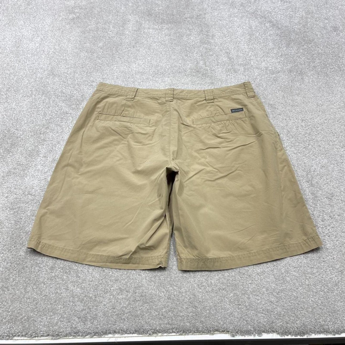 Columbia technical hiking shorts khaki Lightweight chino style summer shorts