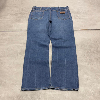 Vintage Wrangler jeans W38L30 mens blue 5 pocket denim jeans