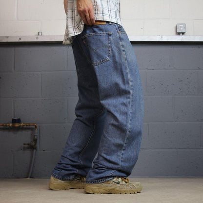Y2K Levi’s 505 jeans W42L32 blue 100% cotton straight fit 5 pocket belt loops red tab logo