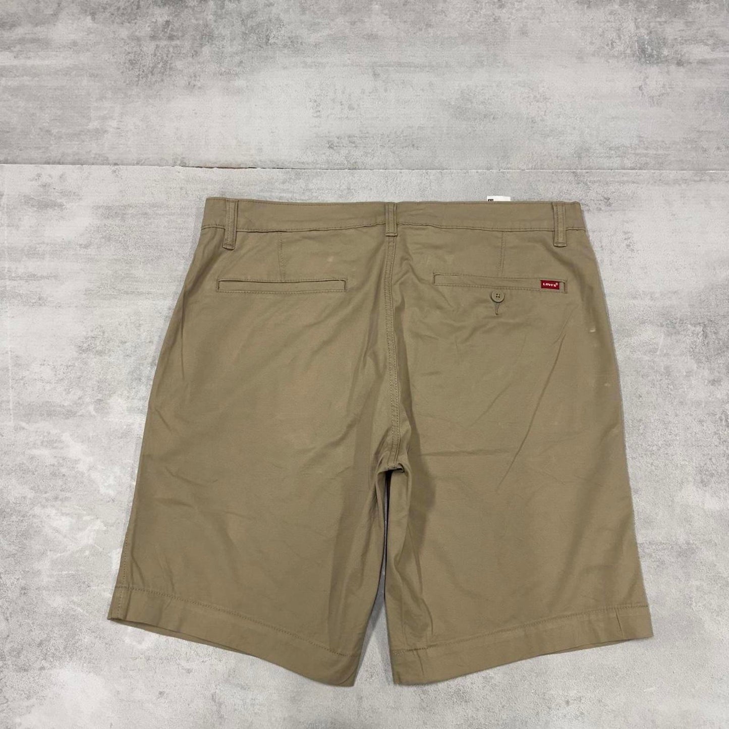Mens Levi’s shorts W38