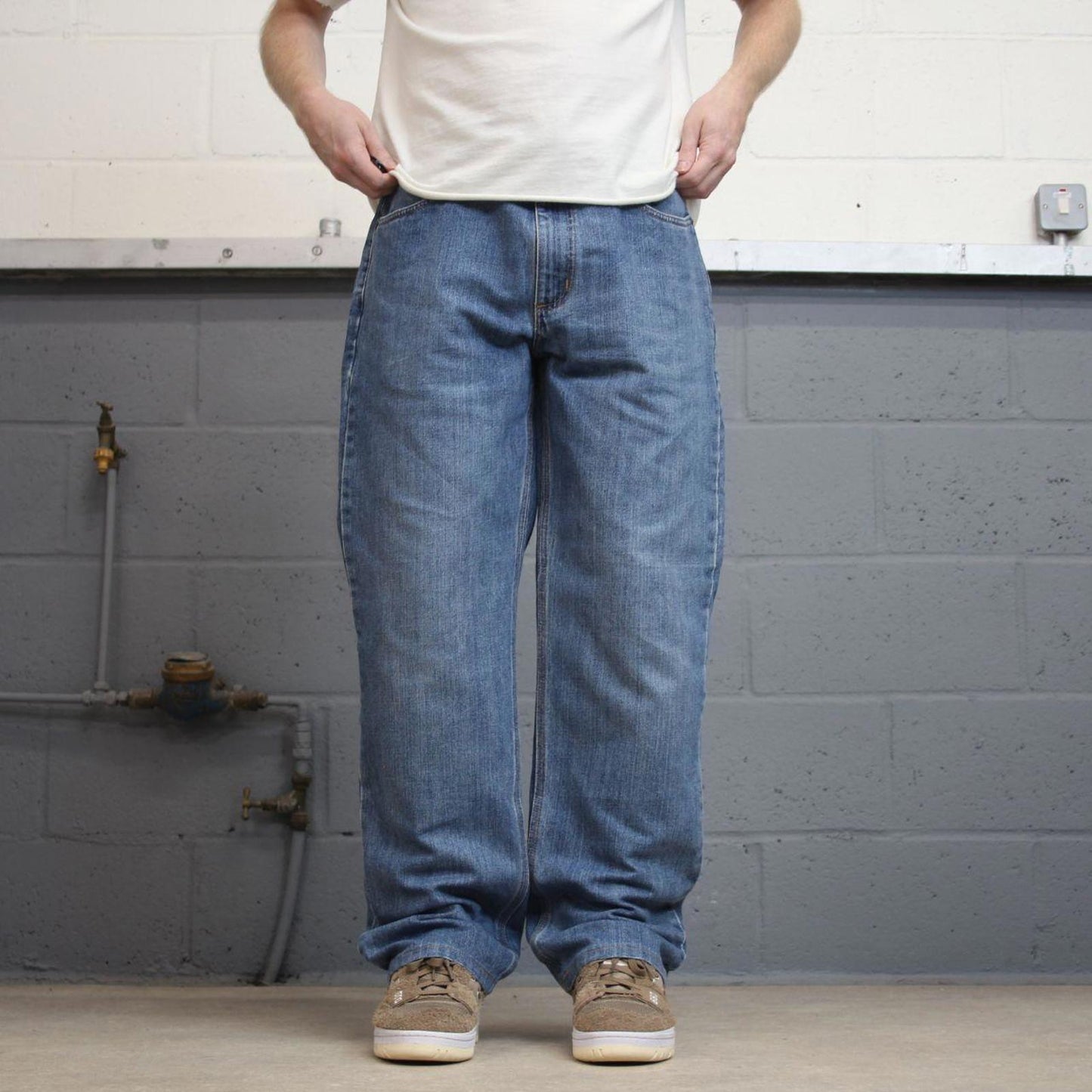 Blue Denim Carhartt jeans W35L32 90s style skater loose 5 pocket jeans