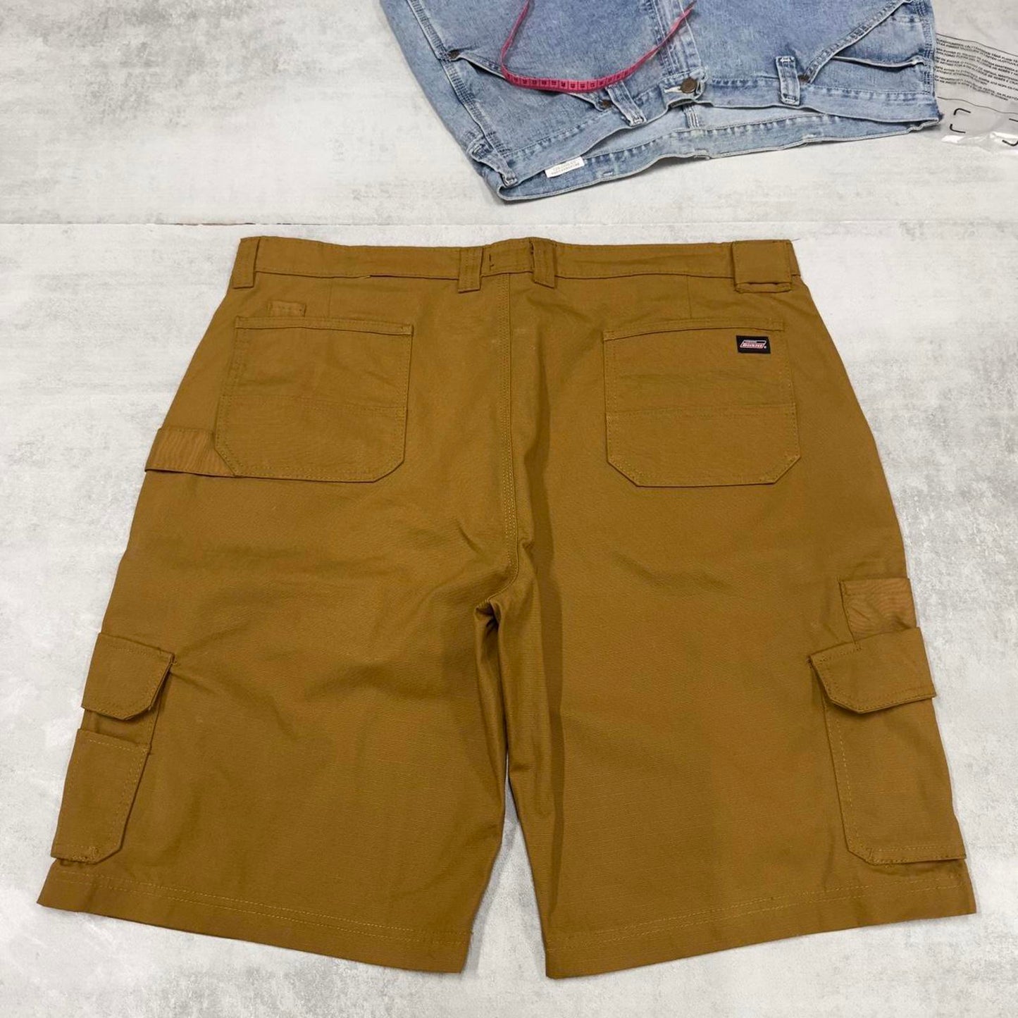 Baggy Tan Dickies cargo shorts W40