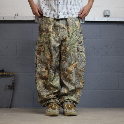 Baggy camo cargo trousers hunting style Y2K khaki camouflage pattern outdoors utility trousers
