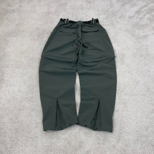 Baggy North Face technical pants Large women's green convertible 2 in 1 shorts / trousers y2k style