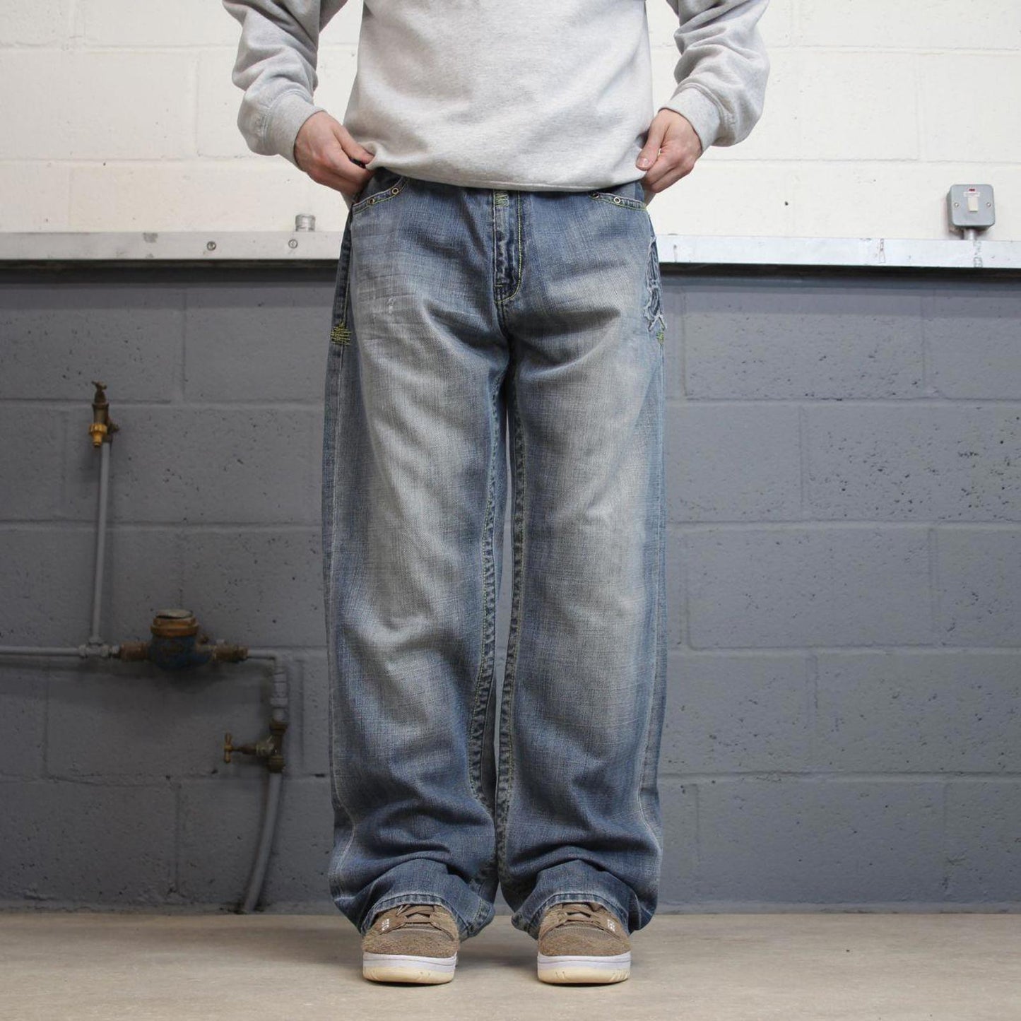 Baggy Akademiks jeans W36L33 blue wide leg denim 90s y2k style embroidered skater jeans loose