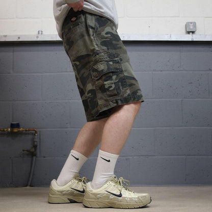 Dickies camo cargo shorts relaxed khaki Workwear skater style shorts loose leg