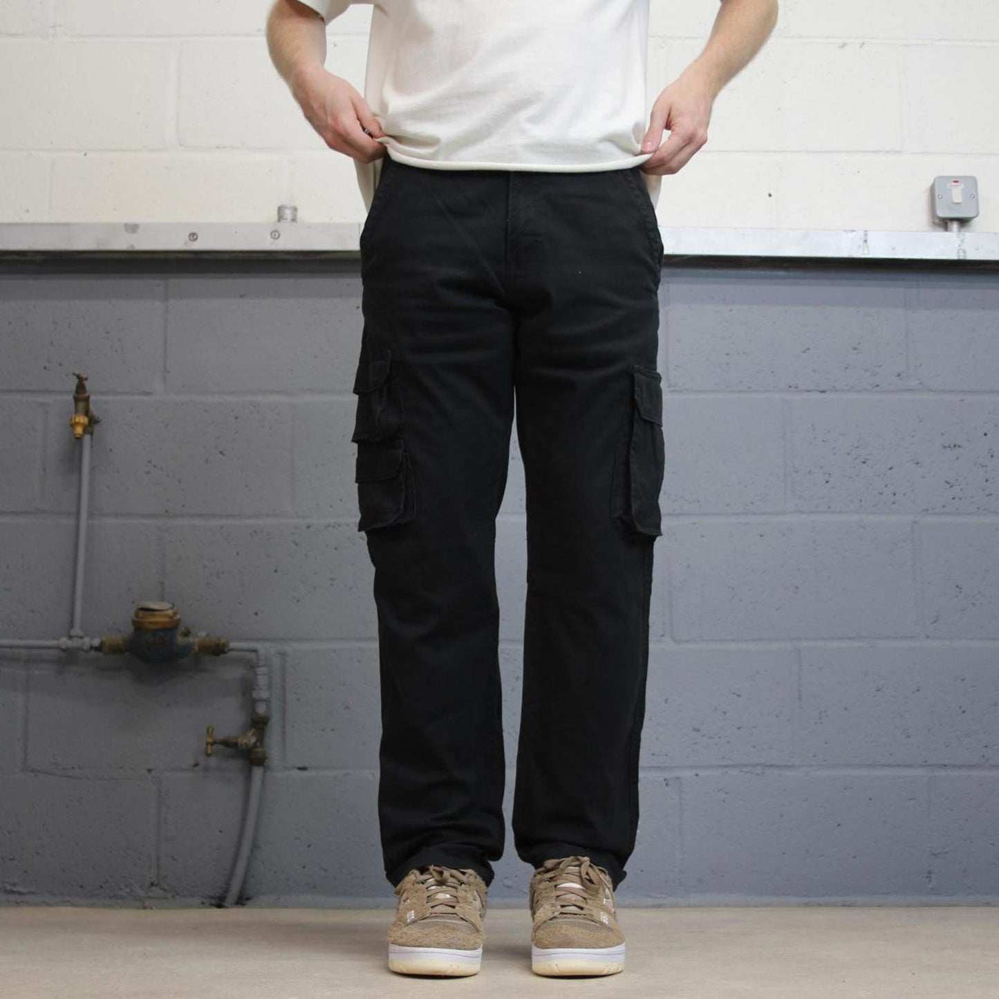 Mens black Wrangler cargo trousers W32 L30