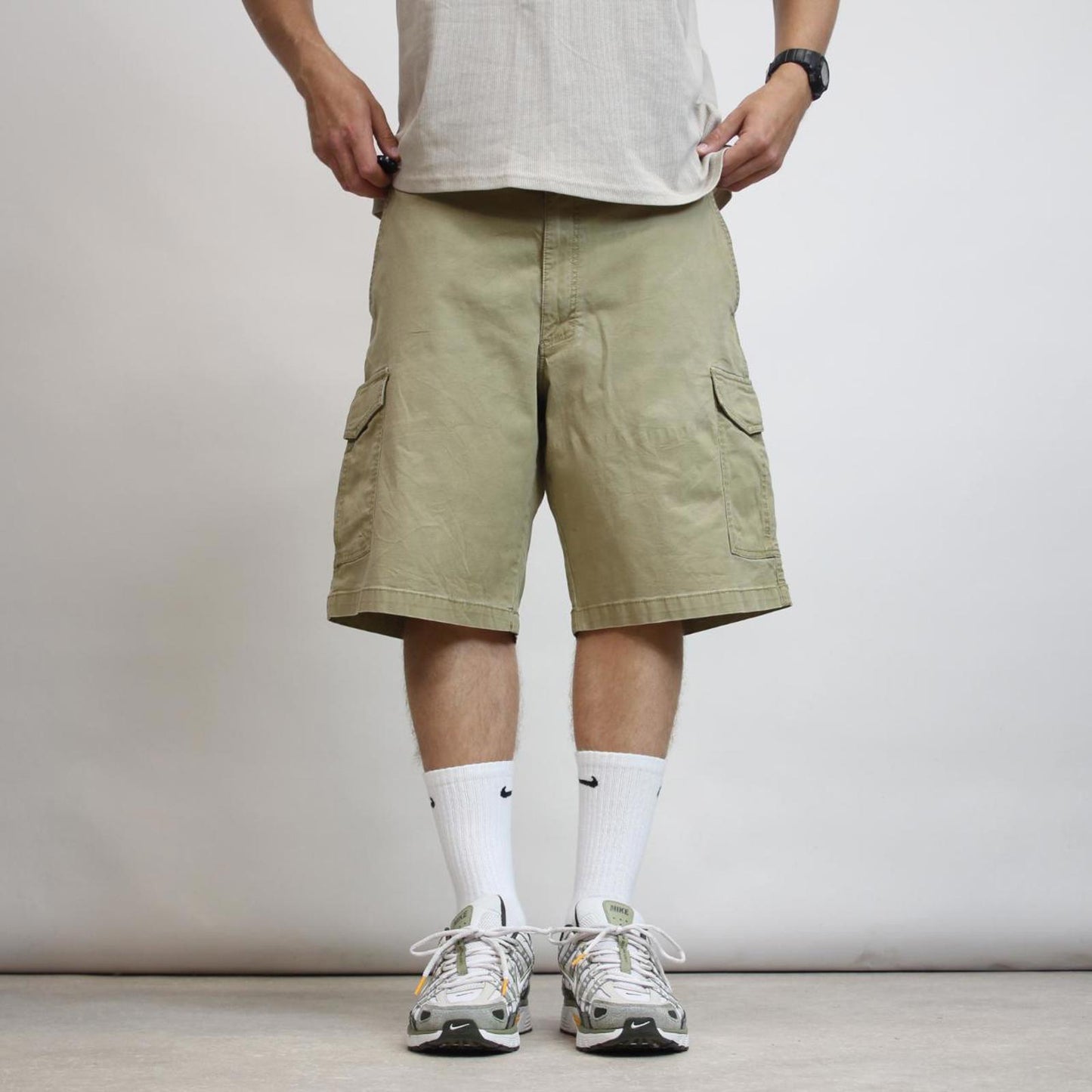 Mens baggy cargo shorts W40