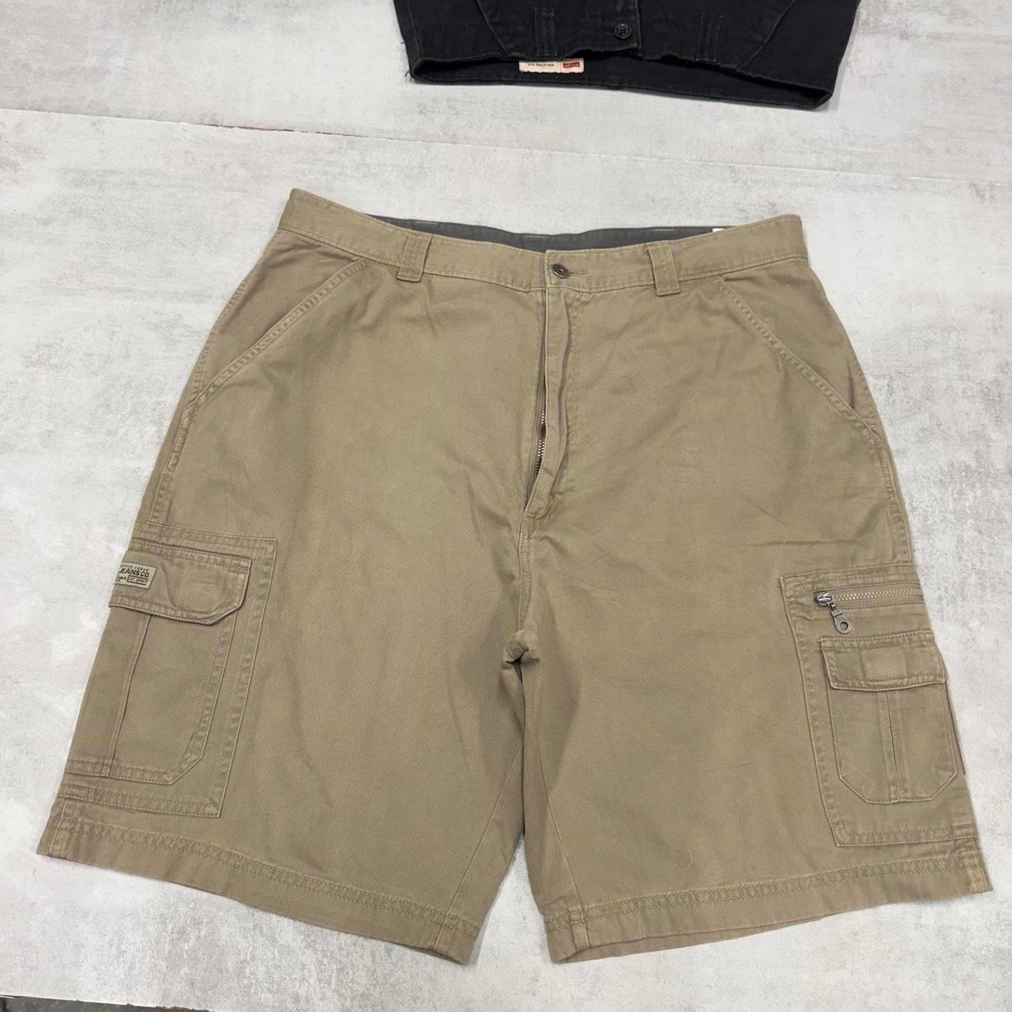 Baggy Wrangler cargo shorts W36