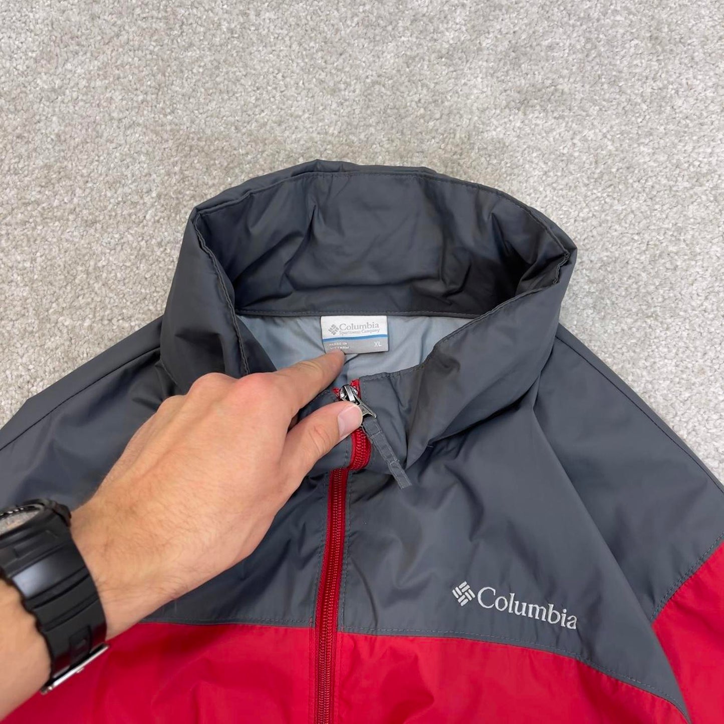 Red grey Columbia technical jacket XL men's y2k style unlined hooded adjustable windbreaker autumn