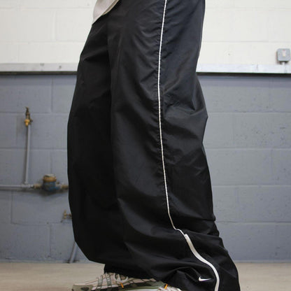 Black Baggy Nike trackies XL 16-18 loose y2k floaty leg joggers embroidered logo