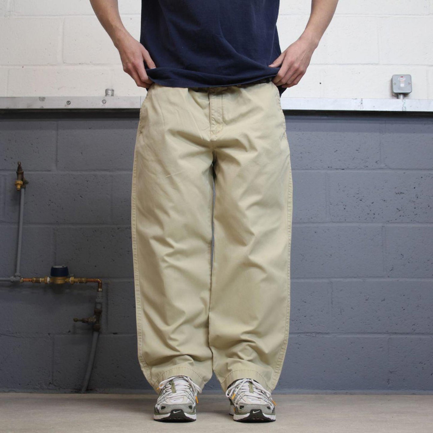 Y2K loose Tommy Hilfiger chino pants beige Loose leg chino style preppy trousers