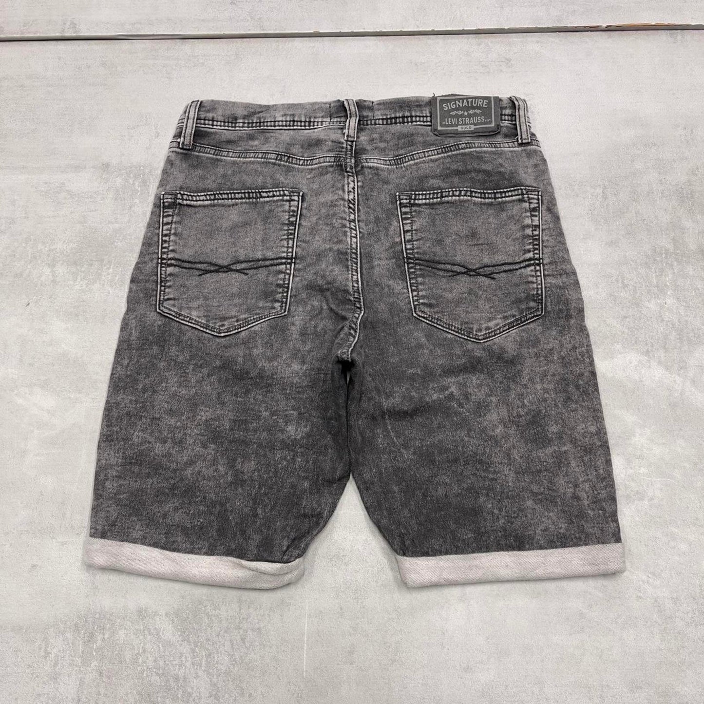 Mens Signature Levi’s shorts W30